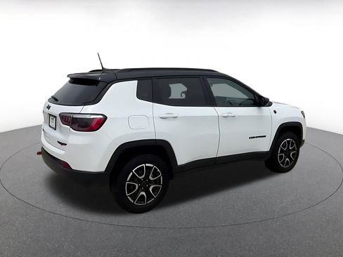 Used 2025 Jeep Compass Trailhawk AWD/4WD image 16
