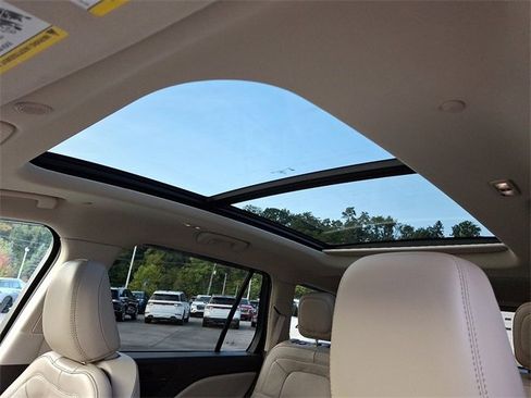 Certified 2024 Lincoln Aviator Reserve w/ Elements Package Plus image 17