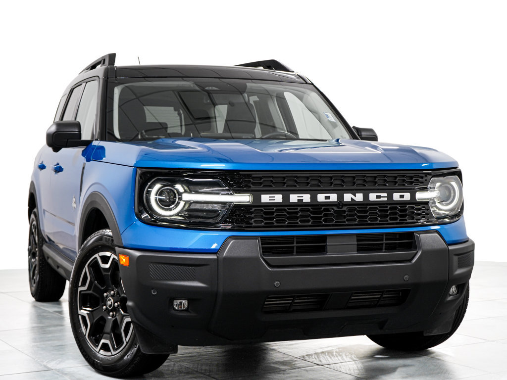 Certified 2025 Ford Bronco Sport Outer Banks w/ Outer Banks Tech Package+ AWD/4WD image 3
