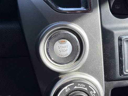 Used 2021 Nissan Titan SV w/ SV Convenience Package image 19