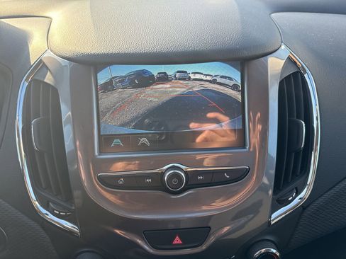 Used 2018 Chevrolet Cruze LT w/ Convenience Package image 22