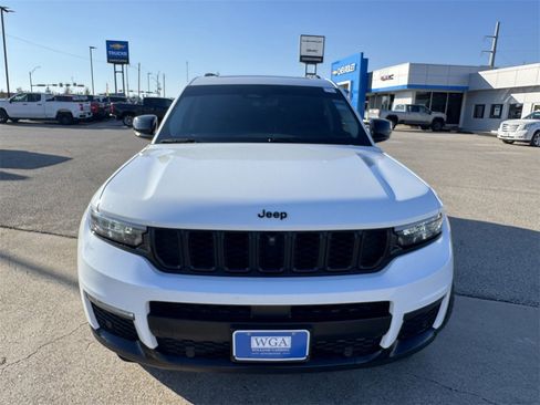 Used 2023 Jeep Grand Cherokee L Limited w/ Luxury Tech Group II image 3