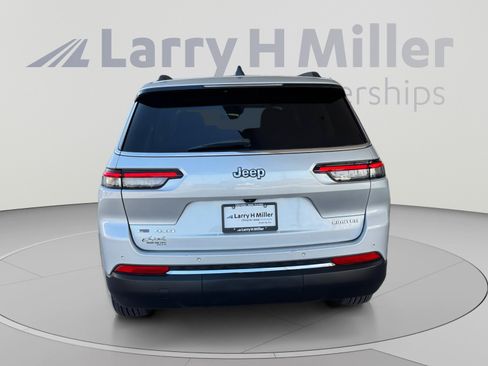 Used 2022 Jeep Grand Cherokee L Limited AWD/4WD image 4