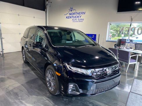 Used 2025 Honda Odyssey Touring image 1