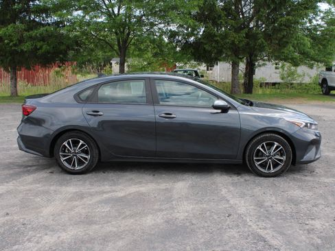 Used 2023 Kia Forte LXS FWD image 4