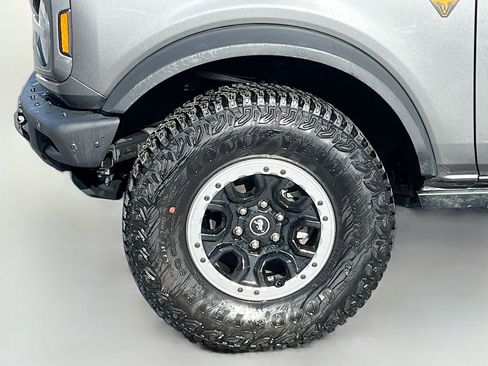 Used 2024 Ford Bronco Badlands image 32