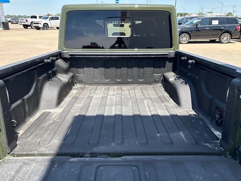 Used 2023 Jeep Gladiator Mojave w/ LED Lighting Group AWD/4WD image 35