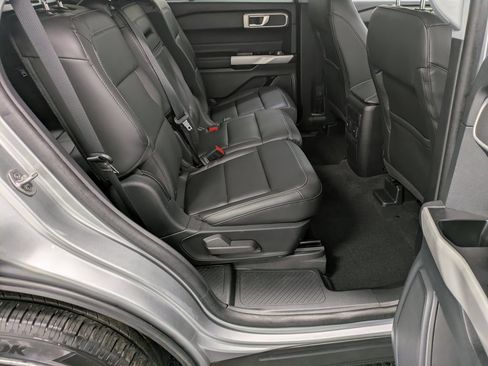 Used 2022 Ford Explorer XLT w/ Equipment Group 202A image 25