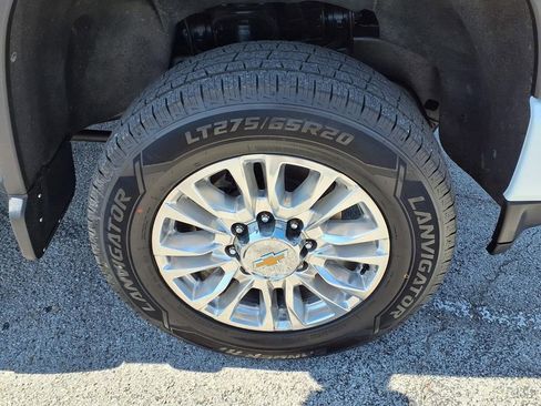 Used 2022 Chevrolet Silverado 2500 High Country w/ Z71 Off-Road Package AWD/4WD image 9