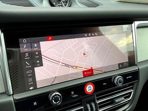 Certified 2026 Porsche Macan AWD/4WD image 33