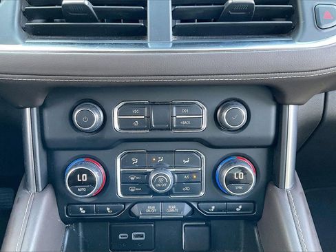 Used 2024 Chevrolet Suburban LT image 30