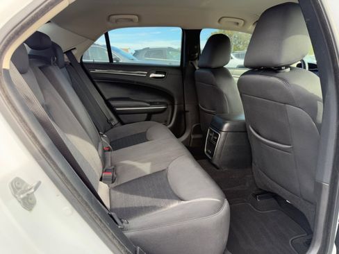 Used 2020 Chrysler 300 Touring w/ Sport Appearance Package image 15