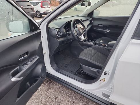 Used 2023 Nissan Kicks SV image 10