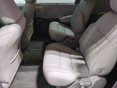 Used 2017 Toyota Sienna XLE image 22