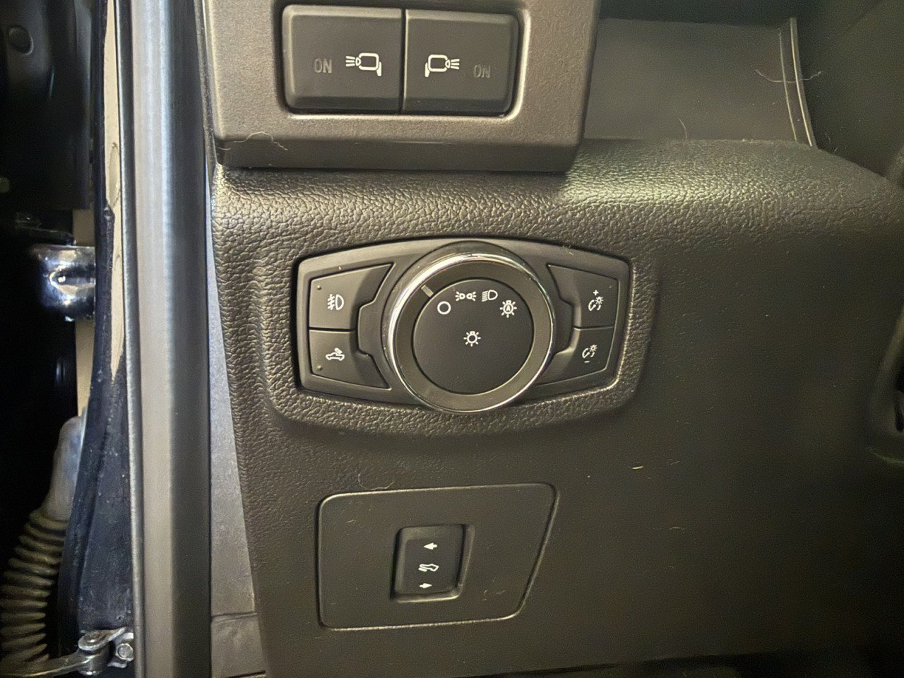 Used 2017 Ford F150 XLT w/ Equipment Group 302A Luxury AWD/4WD image 21
