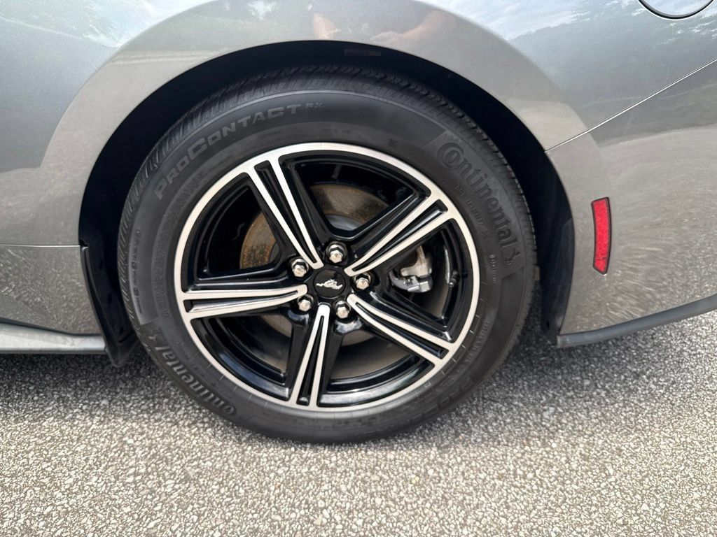 Used 2025 Ford Mustang Coupe RWD image 20