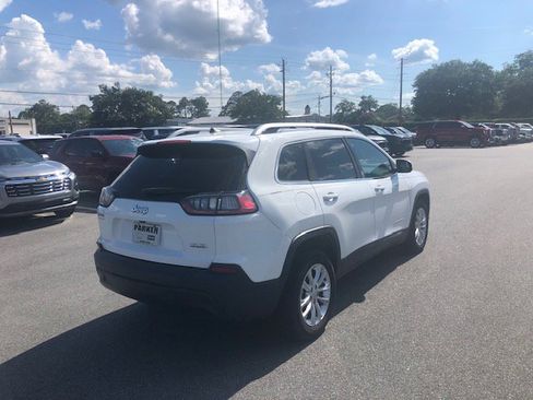 Used 2019 Jeep Cherokee Latitude w/ Popular Appearance Group image 7