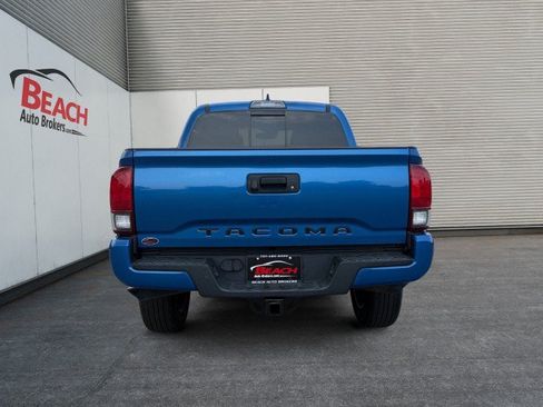 Used 2018 Toyota Tacoma TRD Sport AWD/4WD image 14