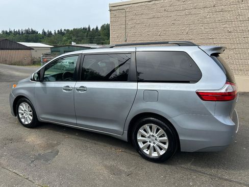 Used 2015 Toyota Sienna XLE w/ XLE Navigation Package AWD/4WD image 7