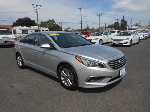 Used 2017 Hyundai Sonata SE FWD image 3