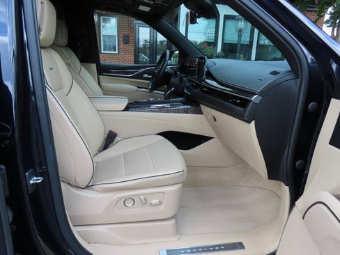 Used 2021 Cadillac Escalade Premium Luxury w/ Driver Assist Tech Package AWD/4WD image 28