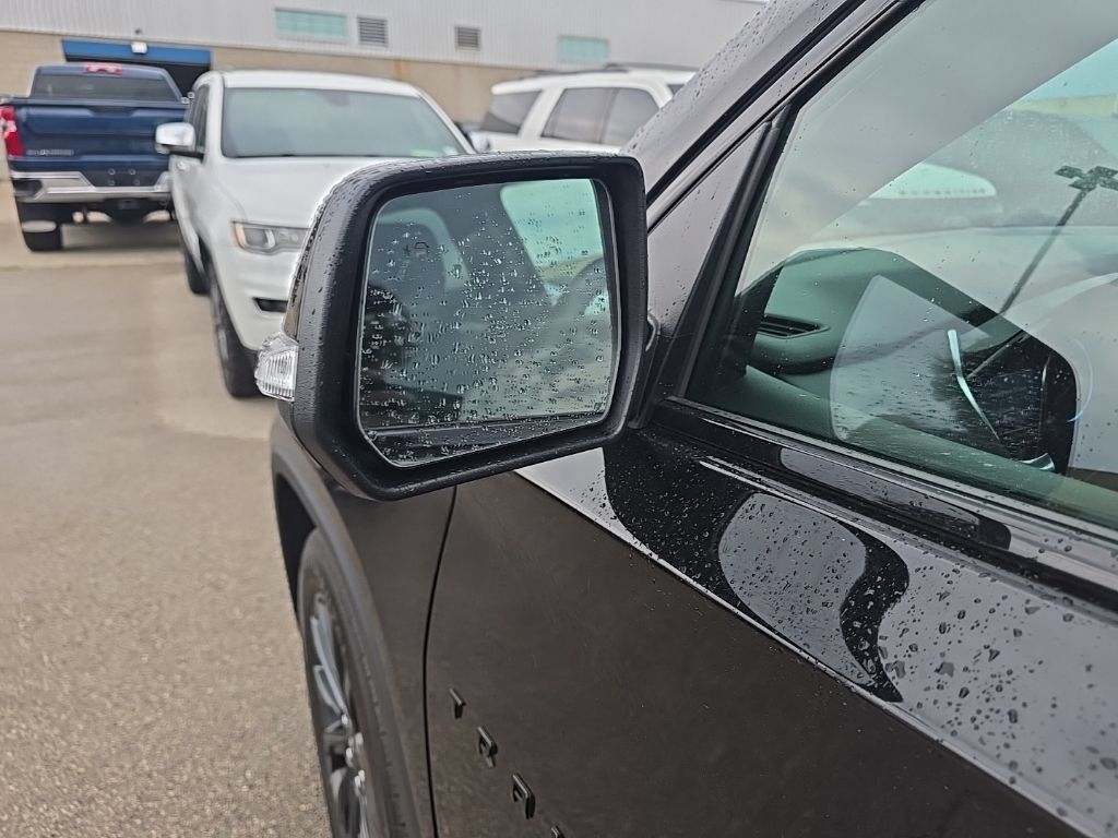 Used 2023 Chevrolet Traverse RS w/ LPO, Floor Liner Package AWD/4WD image 6