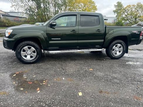 Used 2013 Toyota Tacoma 4x4 Double Cab image 2