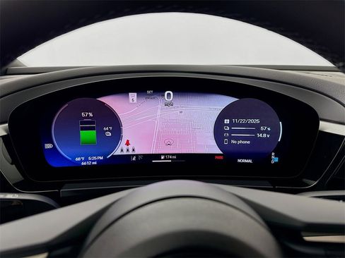 Used 2025 Porsche Macan 4 Electric image 16