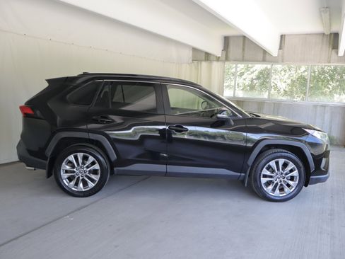 Used 2019 Toyota RAV4 XLE Premium w/ Cold Weather Package AWD/4WD image 6