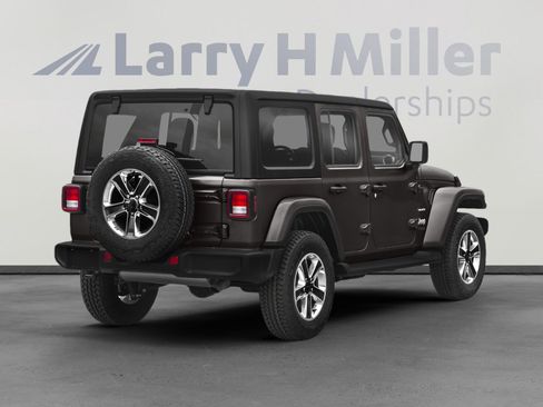 Used 2018 Jeep Wrangler Unlimited Sahara image 2