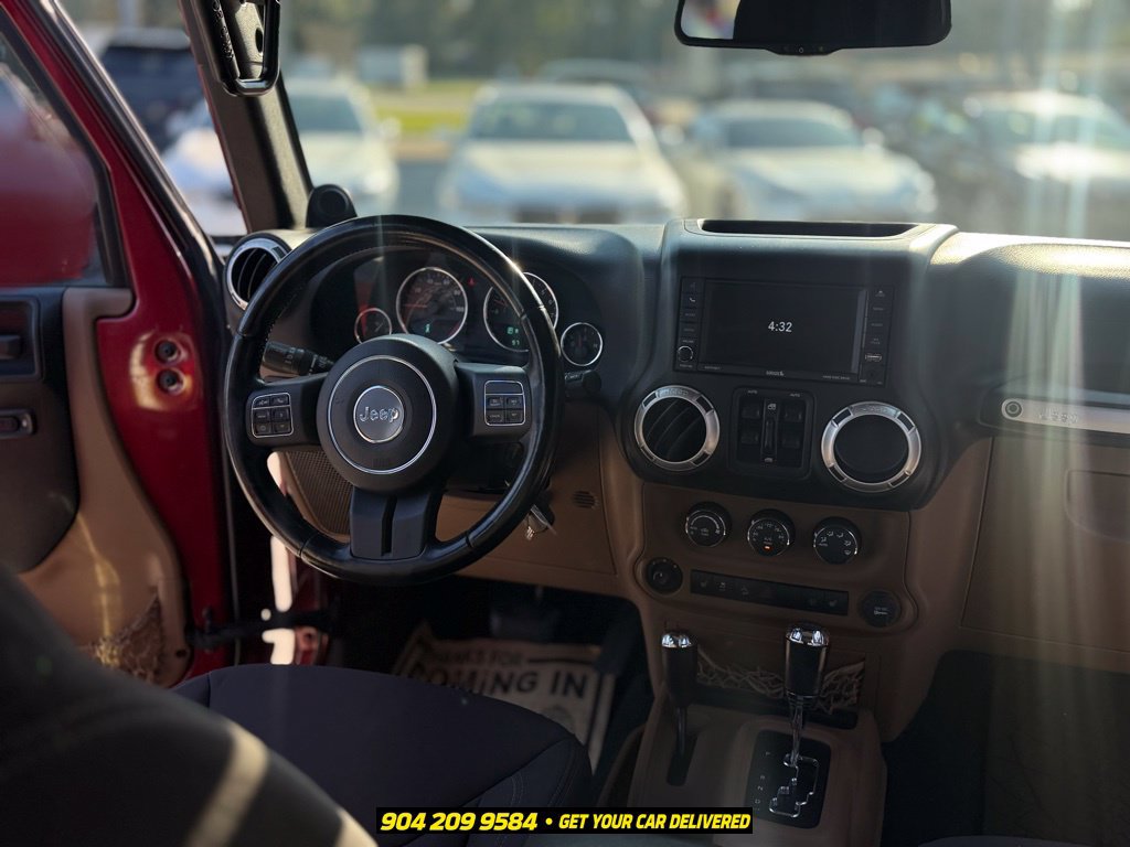 Used 2013 Jeep Wrangler Unlimited Rubicon w/ Connectivity Group AWD/4WD image 16