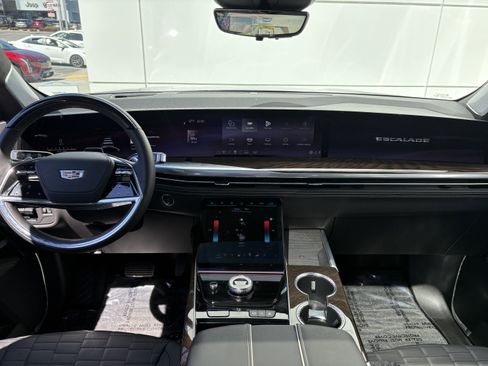 Certified 2025 Cadillac Escalade Premium Luxury Platinum AWD/4WD image 23