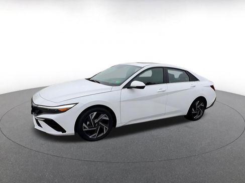 Used 2025 Hyundai Elantra Limited image 8