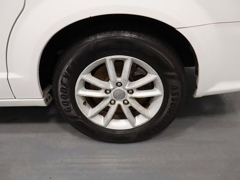 Used 2020 Dodge Grand Caravan SXT image 20