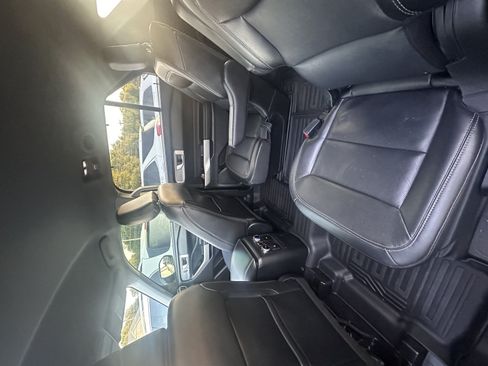 Used 2022 Ford Explorer Limited RWD image 3
