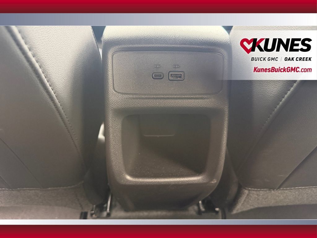 Used 2025 Buick Envista Sport Touring w/ Convenience I Package FWD image 33