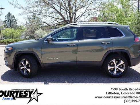 Used 2019 Jeep Cherokee Limited w/ Luxury Group AWD/4WD image 3
