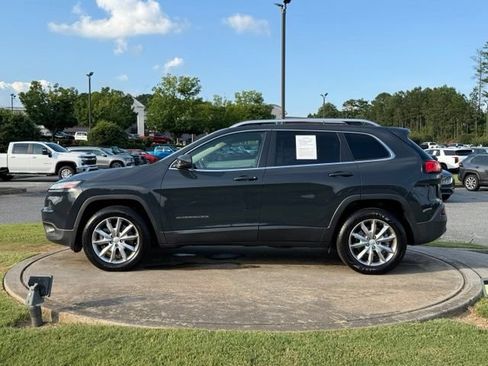Used 2018 Jeep Cherokee Limited AWD/4WD image 4