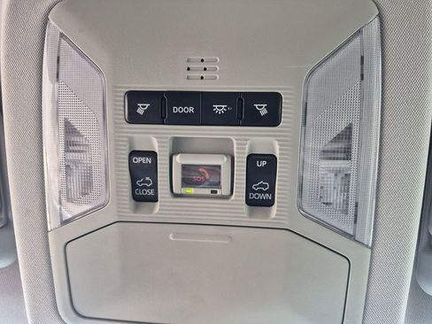 Used 2020 Toyota RAV4 XLE Premium image 26