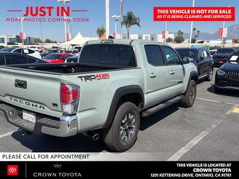 Used 2023 Toyota Tacoma TRD Off-Road w/ Black Out Package (TMS) AWD/4WD image 4