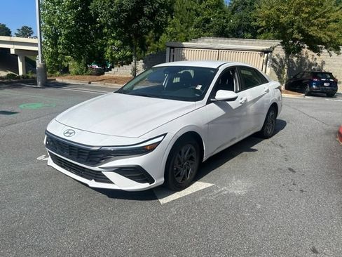 Certified 2026 Hyundai Elantra Hybrid FWD image 3
