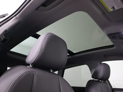 Used 2025 Audi Q5 Premium w/ Convenience Package image 20