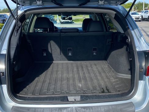 Used 2017 Subaru Outback 2.5i Limited image 10