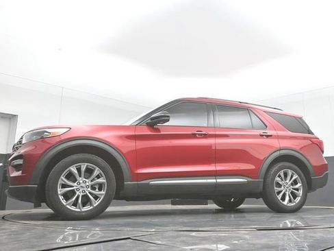 Used 2021 Ford Explorer Limited w/ Equipment Group 301A AWD/4WD image 48