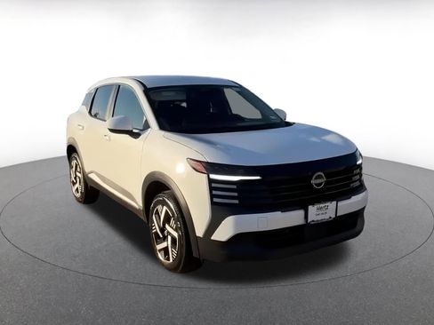 Used 2025 Nissan Kicks SV image 3