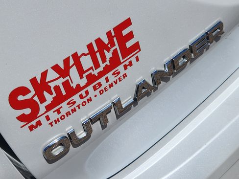 Used 2023 Mitsubishi Outlander ES FWD image 8