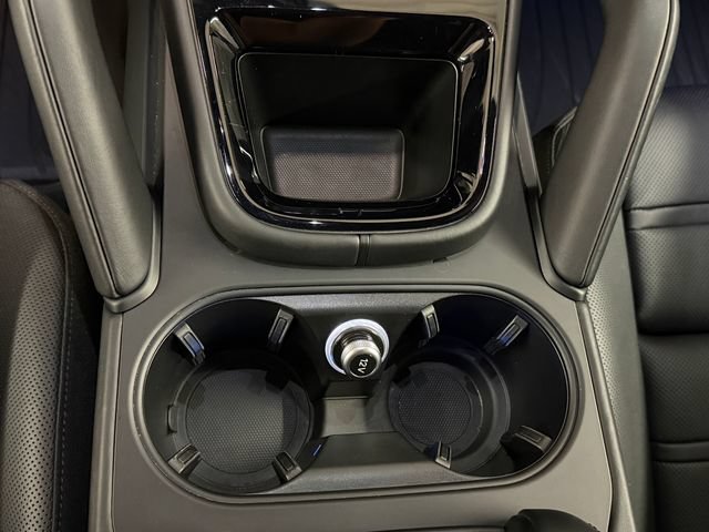 Certified 2025 Porsche Cayenne E-Hybrid w/ Premium Package Plus AWD/4WD image 28