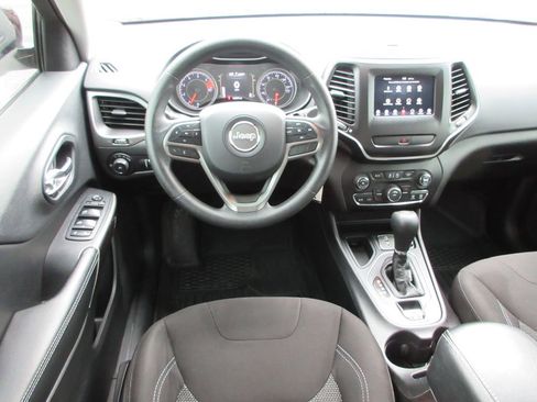 Used 2019 Jeep Cherokee Latitude w/ Popular Appearance Group FWD image 15