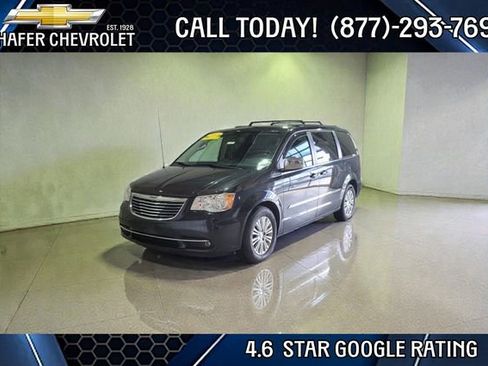 Used 2015 Chrysler Town & Country Touring-L image 1
