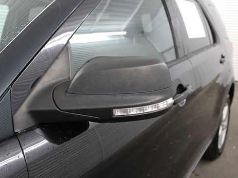 Used 2019 Ford Explorer XLT w/ Equipment Group 201A image 6